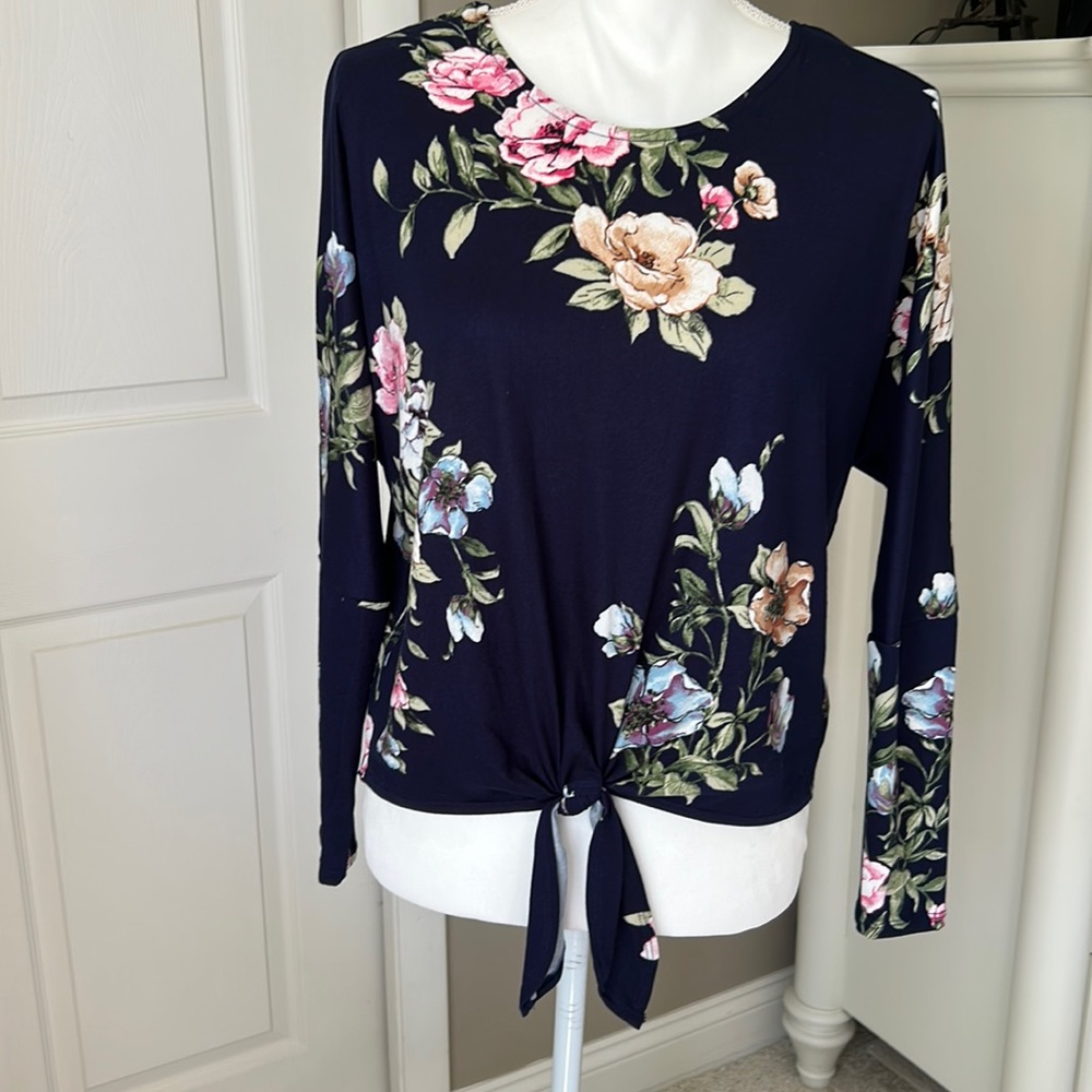 COPY - Women’s Navy Blue Flowered Top